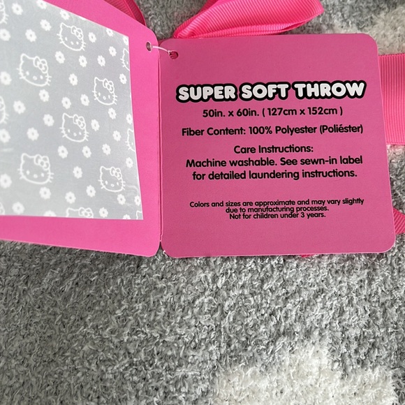 Hello kitty blanket - Picture 3 of 3
